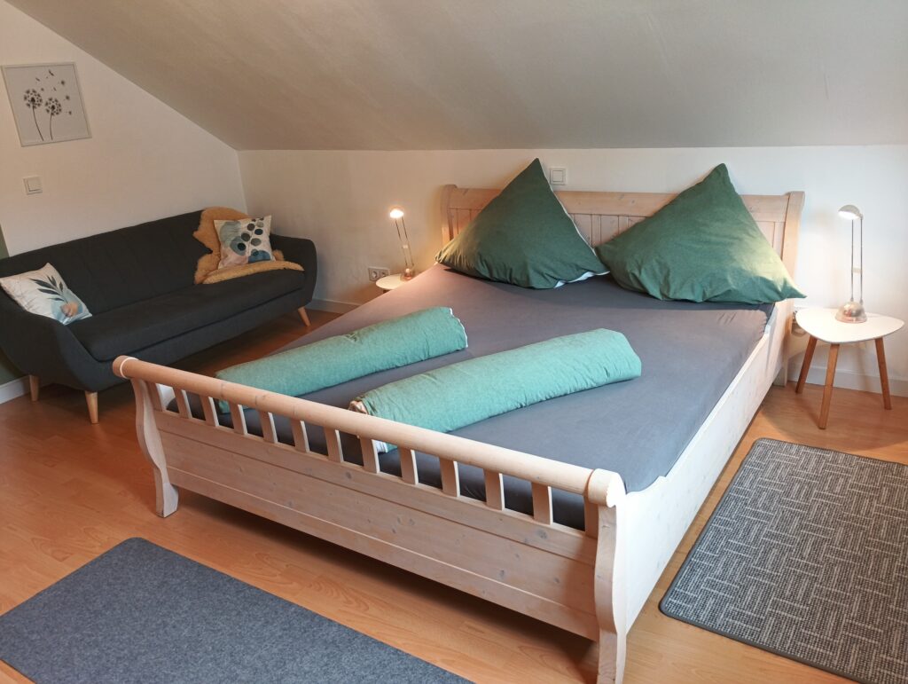 Schlafzimmer 2, Doppelbet 1.80 x 2 m